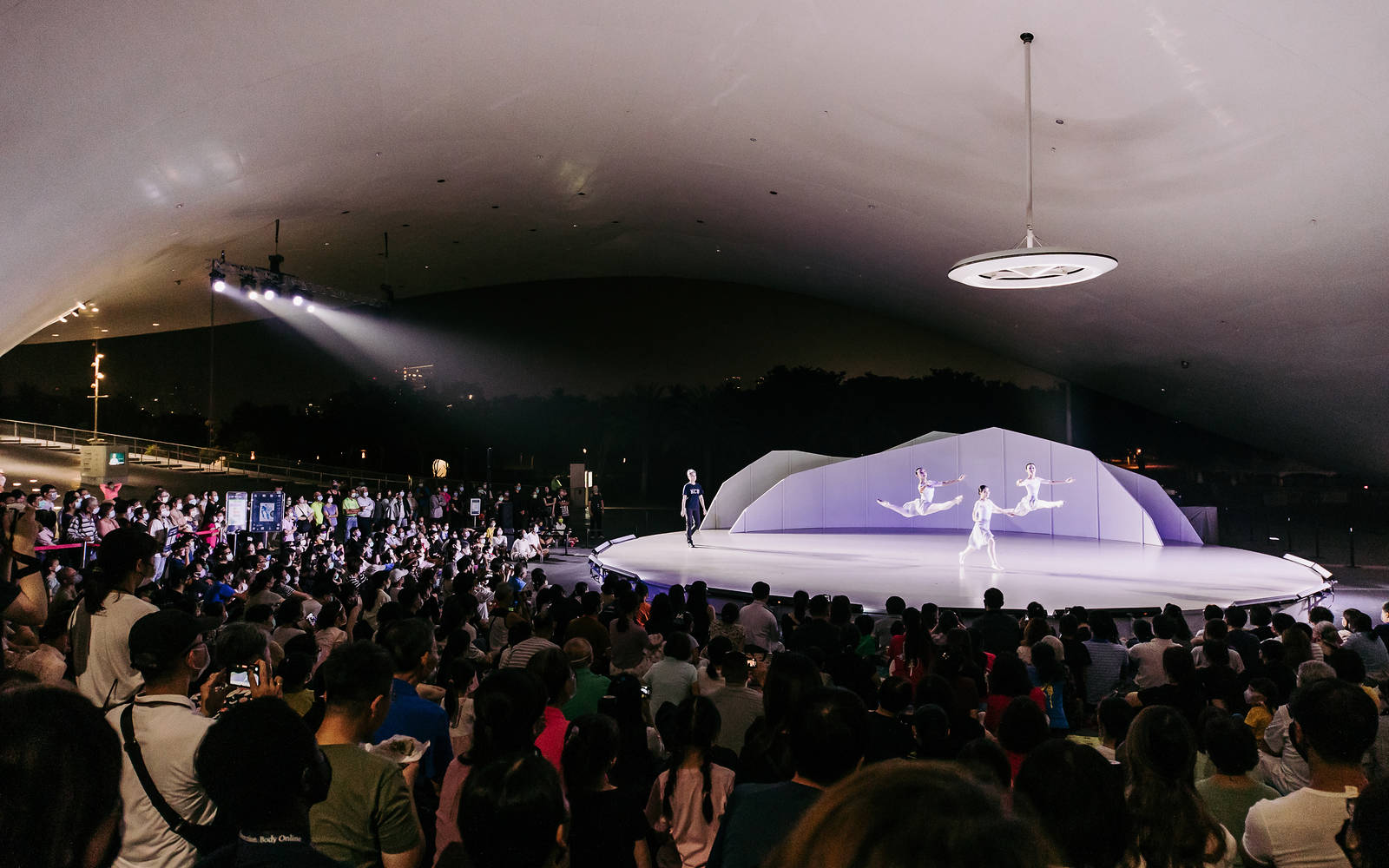 It is water, wind, and light that connect you, me, and the artists, who are so far away from each other: Interview with 2022 Taiwan Dance Platform interior designer LEEWEI DESIGN and curator CHOU Shu-yi