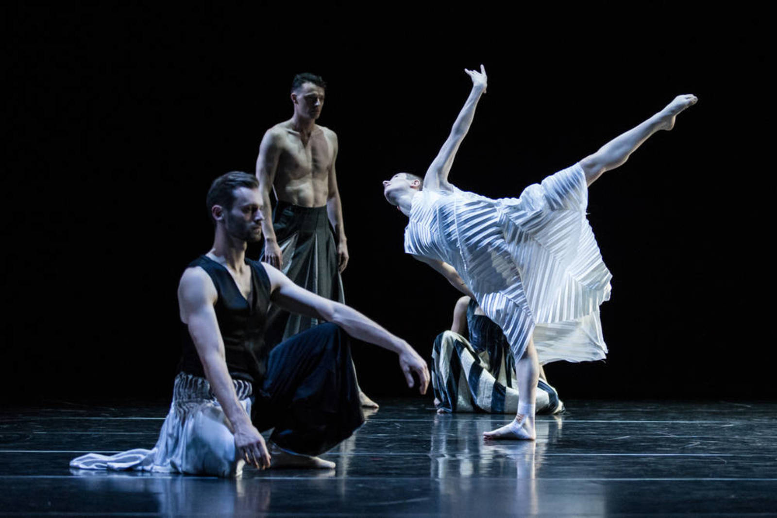 Sydney Dance Company’s Premiere in Kaohsiung The First Performance of Lux Tenebris and Full Moon in Asia